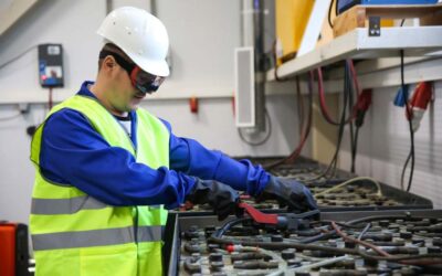 Első a biztonság: a targonca és takarítógép akkumulátorok kezelése